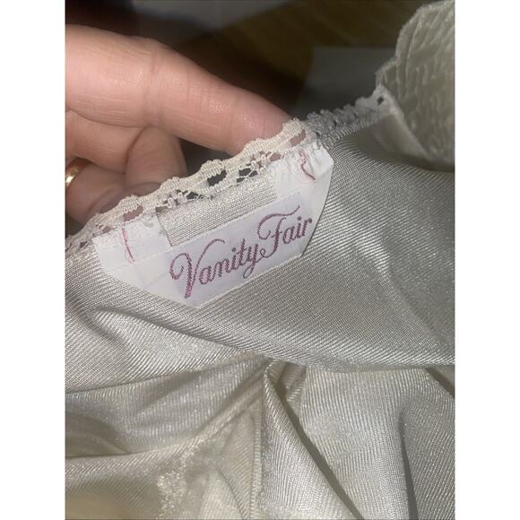 Vintage 2 Piece Vanity Fair Nightgown Peignoir Robe Set Nylon Cream Small - Picture 11 of 11